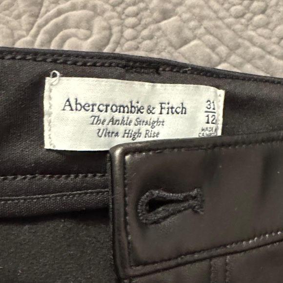Abercrombie & Fitch Curve Love Vegan Leather Ankle Straight Pant - Picture 5 of 9